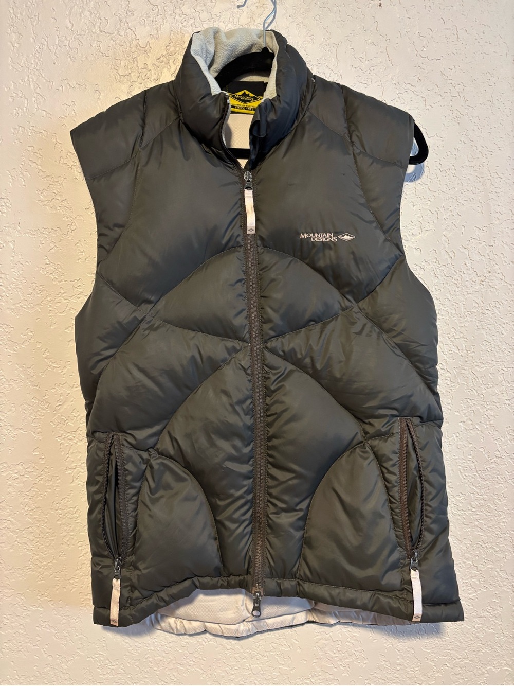 Mountain Hardwear Men's Dark Gray Quilted Insulated Vest